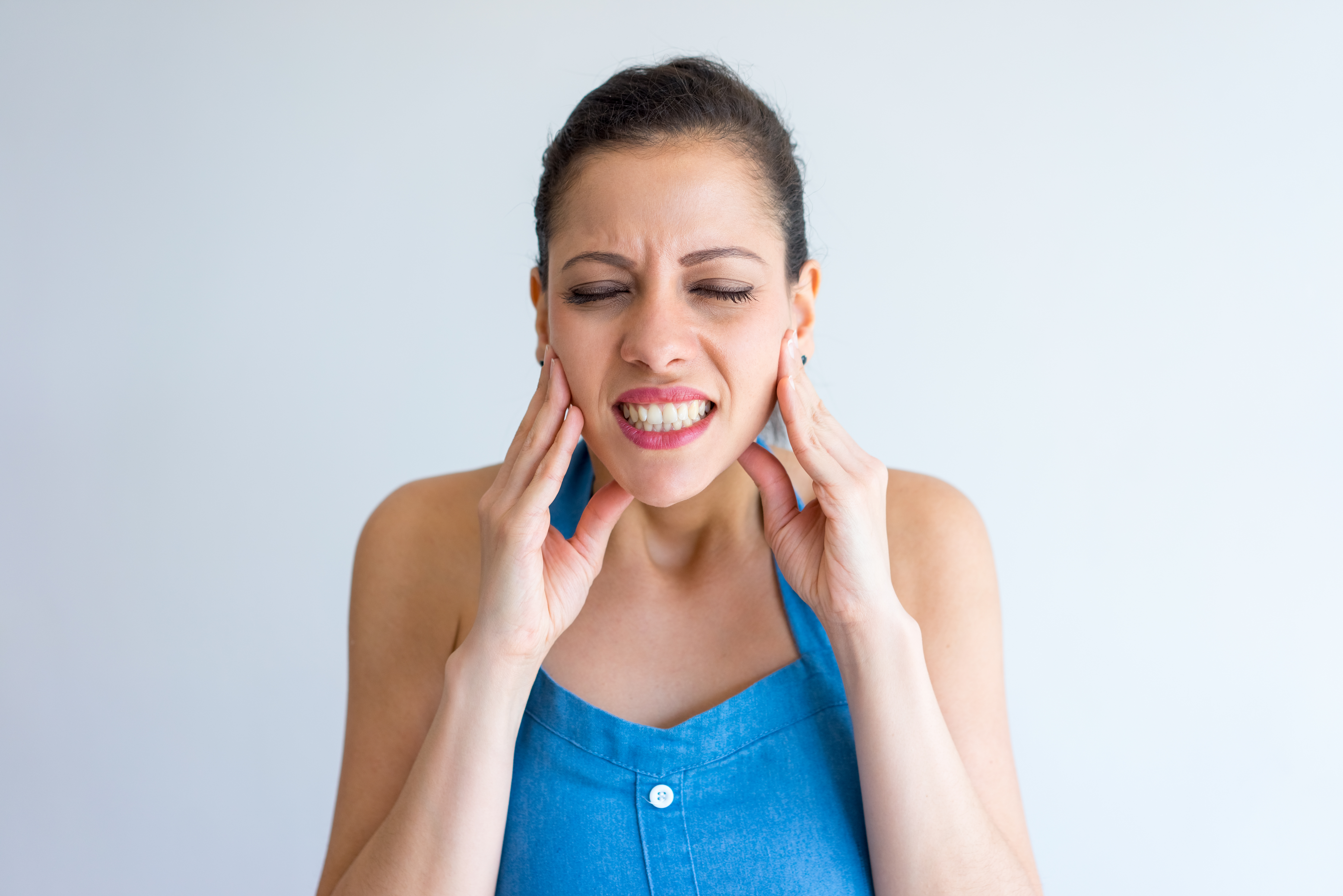 woman with jaw pain